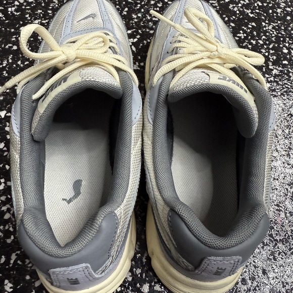 Nike Air Initiator Men’s Size 10 Running Shoes - Picture 3 of 9